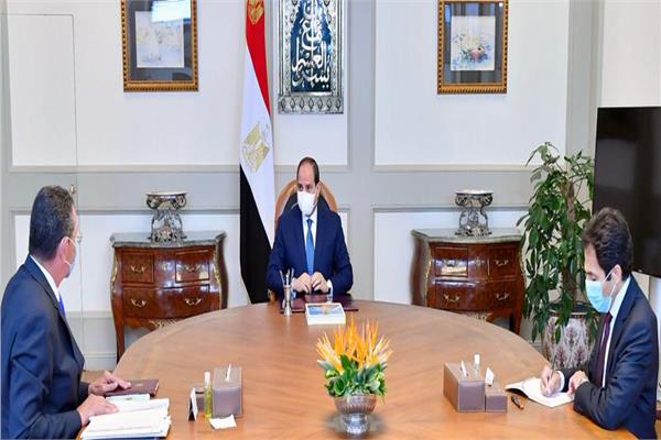 السيسي يجتمع مع أمين صندوق تحيا مصر ومستشاره المالي